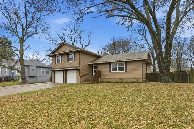 $340,000 | 11018 North Kenwood Avenue, Kansas City, MO 64155