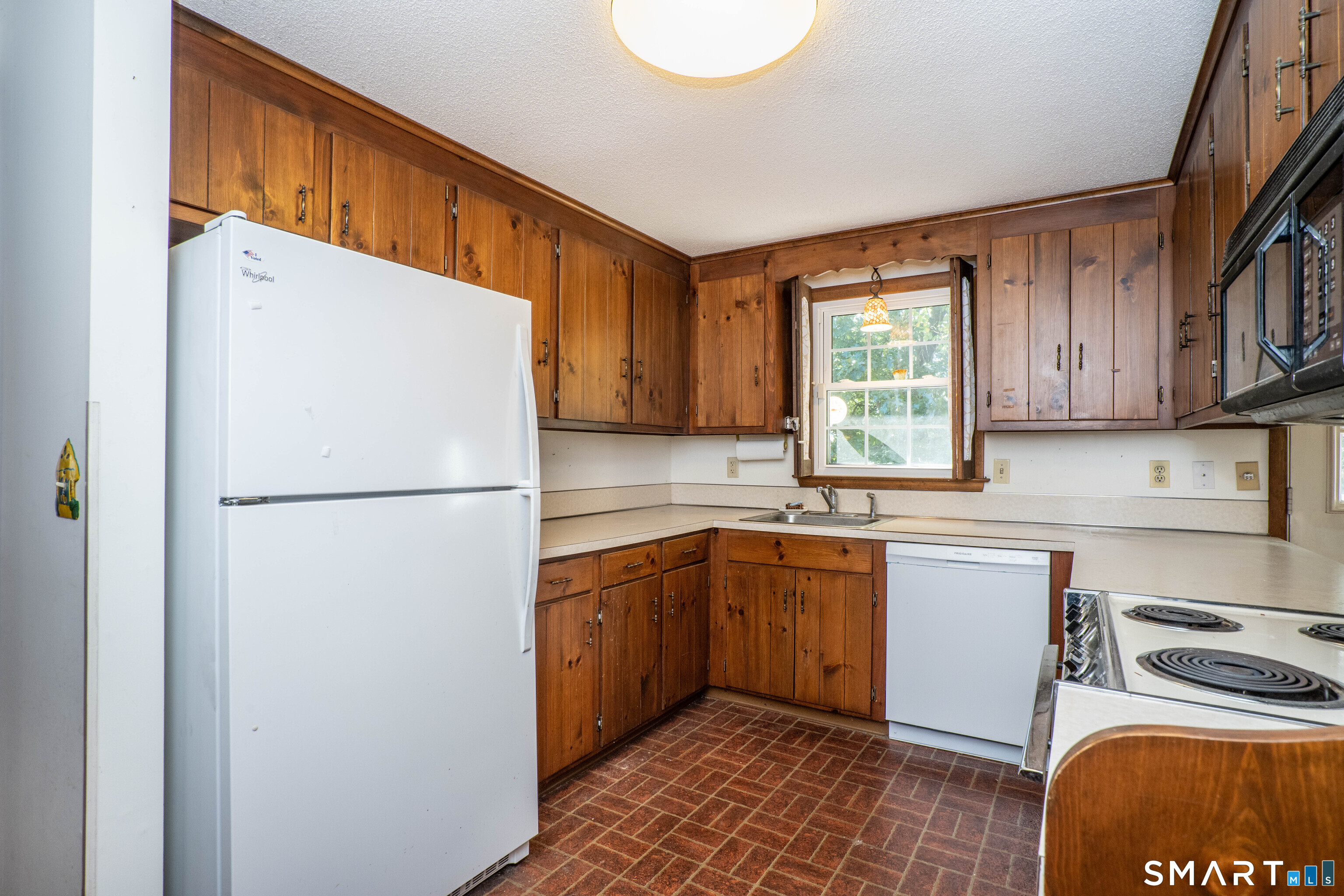 3 Springwood Road Farmington, CT 06032 - Photo 6 of 33 Gallery Image 6