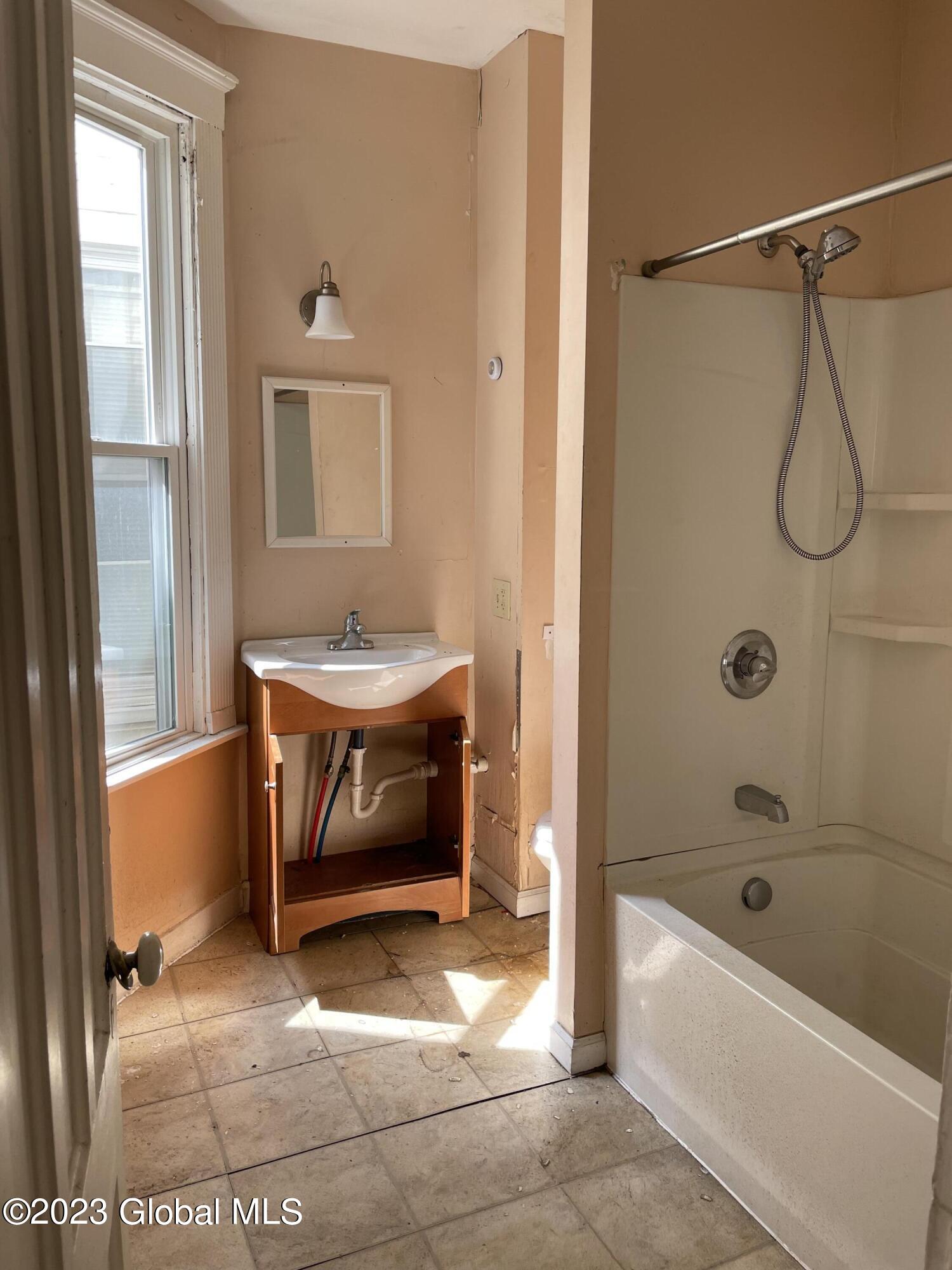 329 2nd Street Albany, NY 12206 - Photo 11 of 19 B5774366-C6BB-490F-99AC-25F9362C0857