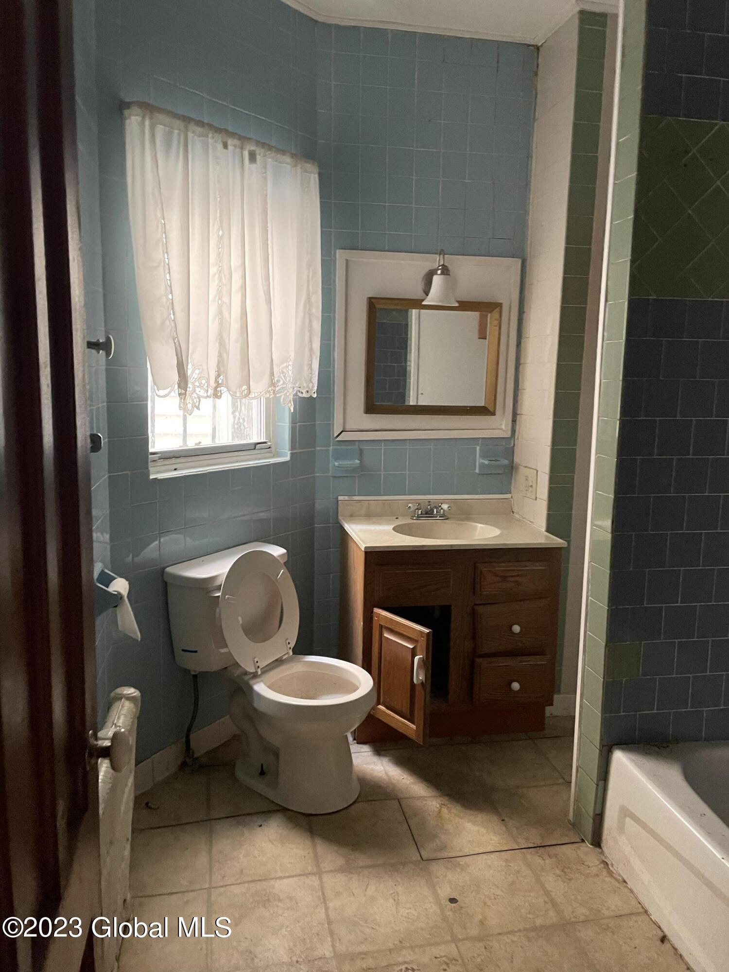 329 2nd Street Albany, NY 12206 - Photo 6 of 19 1169D262-8D40-440A-90BA-406749BF34D7