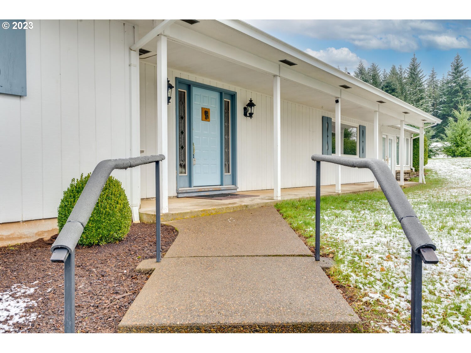 23728 South Springwater Road Estacada, OR 97023 - Photo 5 of 31 a front view of a house with a garden