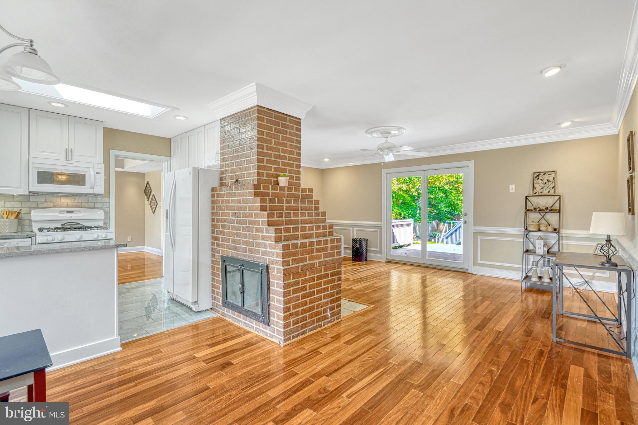 7402 Hallmark Place Springfield, VA 22150 - Photo 4 of 37