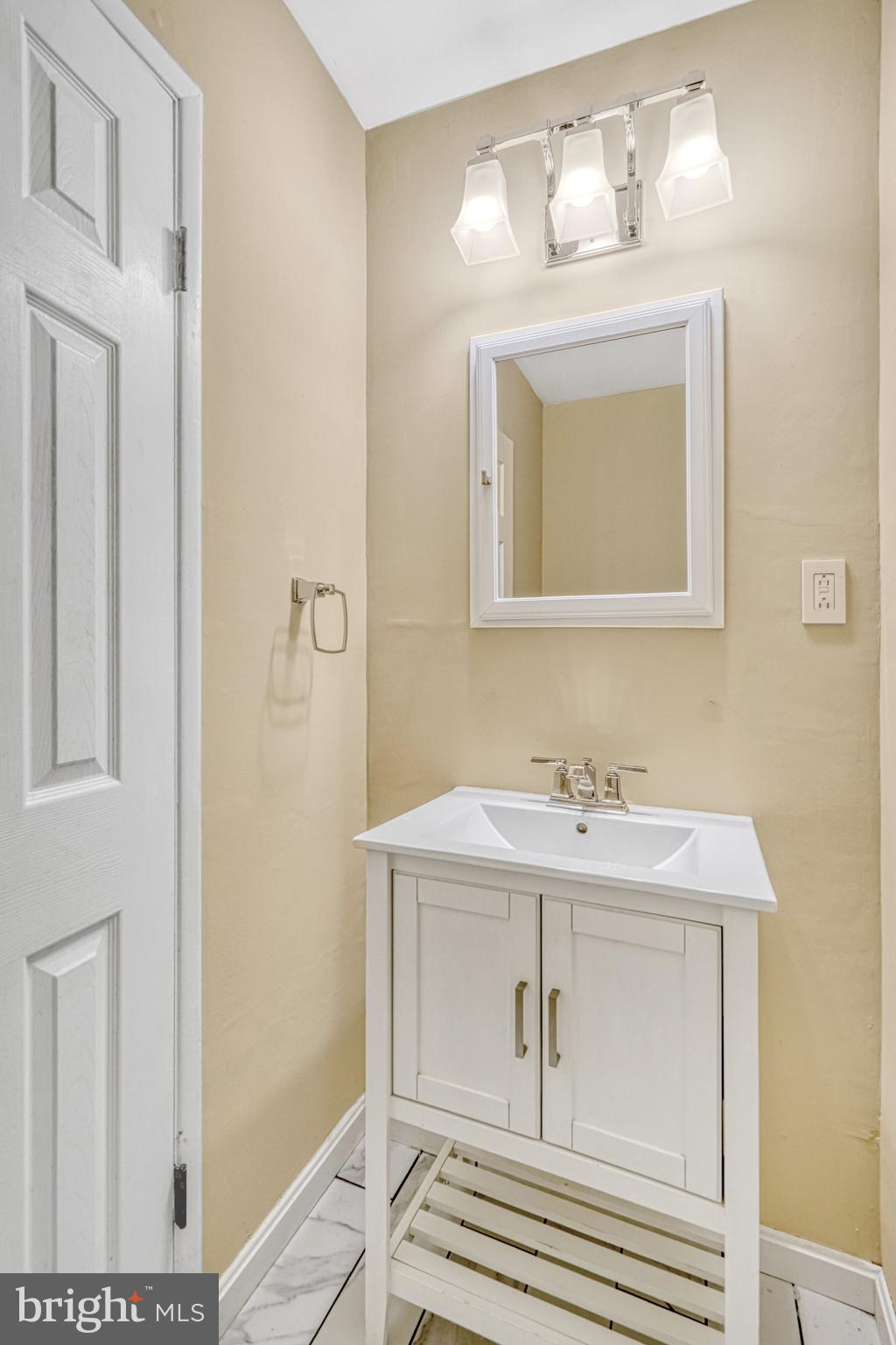 7402 Hallmark Place Springfield, VA 22150 - Photo 5 of 37