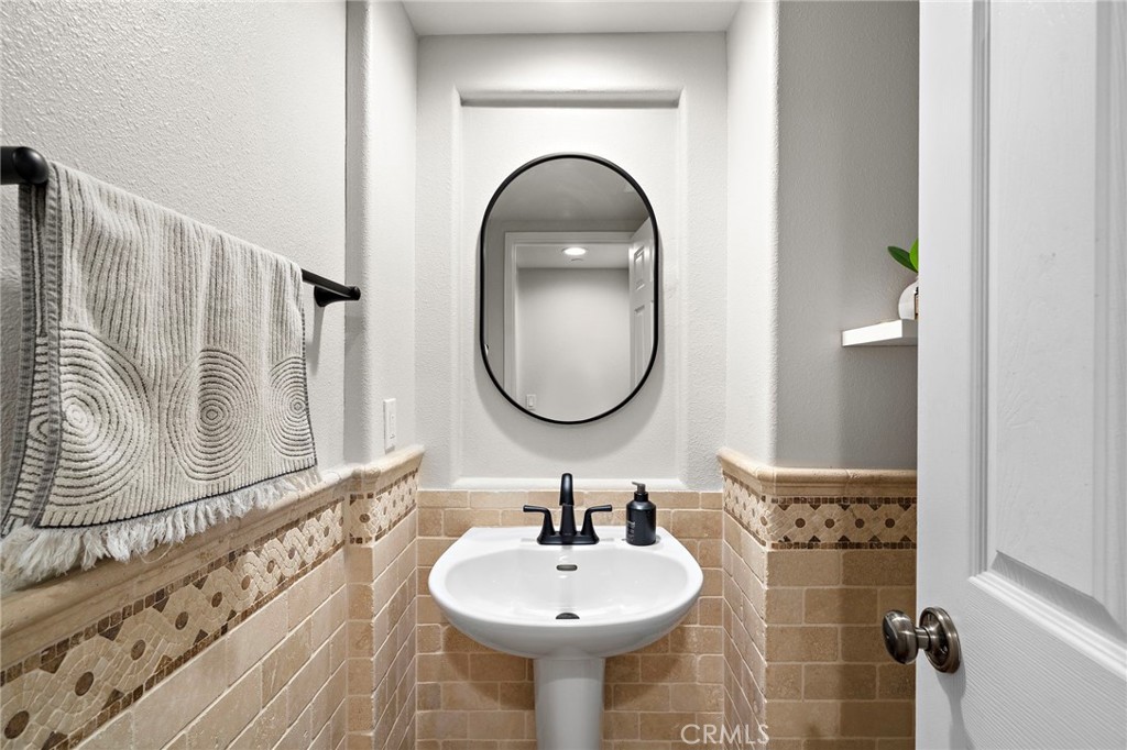 8 Ranunculus Street Ladera Ranch, CA 92694 - Photo 12 of 48 Powder Room