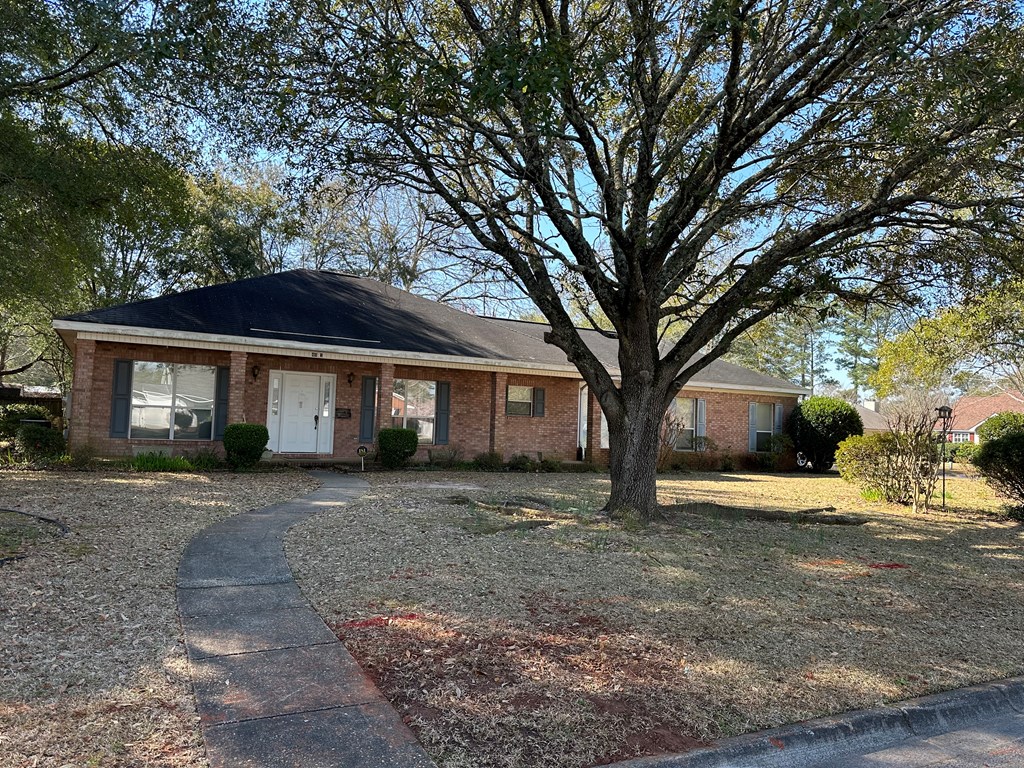 403 West Roxbury Road Dothan, AL 36305 - Photo 4 of 34