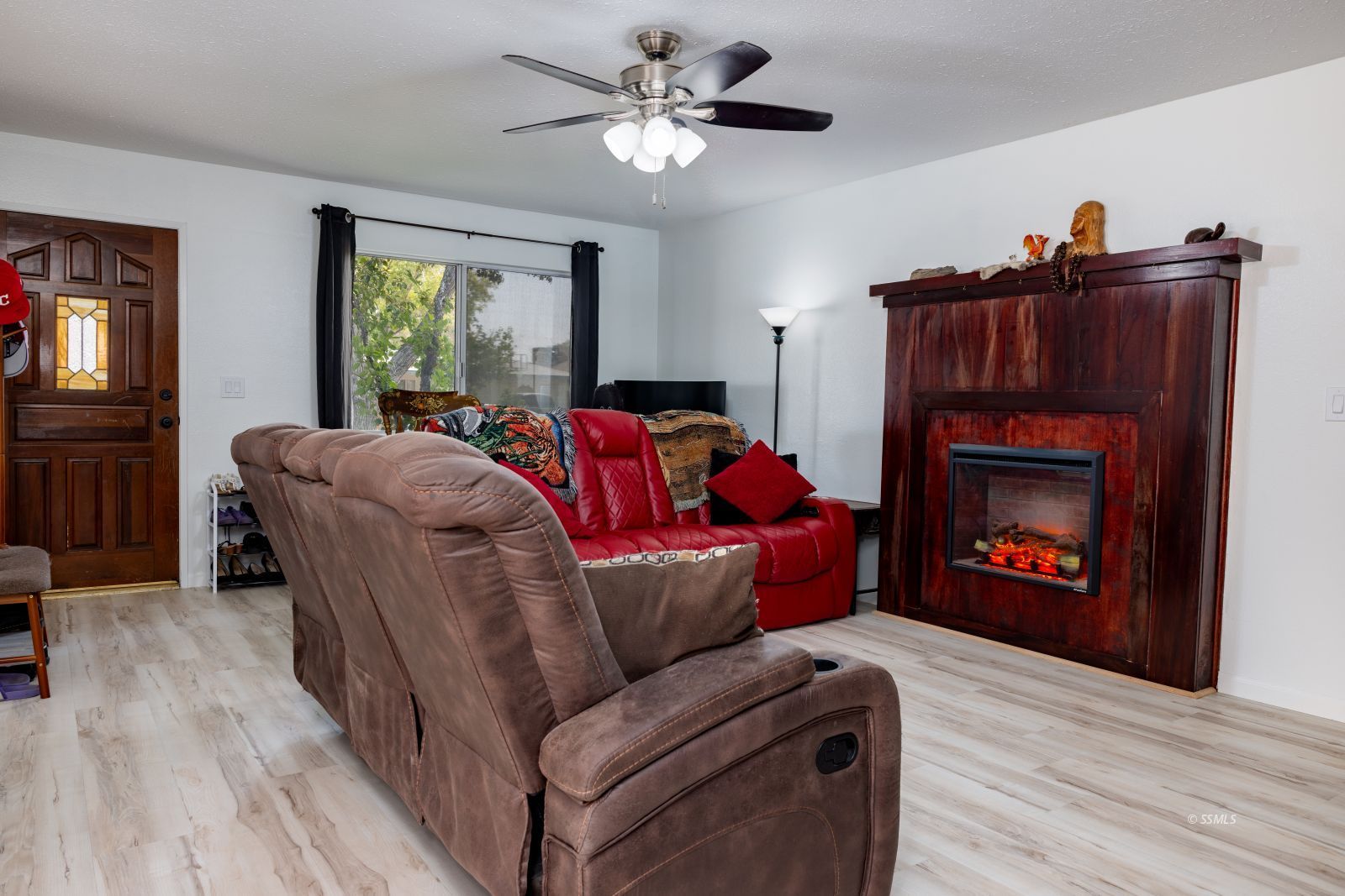 421 South Lincoln Street Ridgecrest, CA 93555 - Photo 9 of 28 a living room with furniture and a fireplace