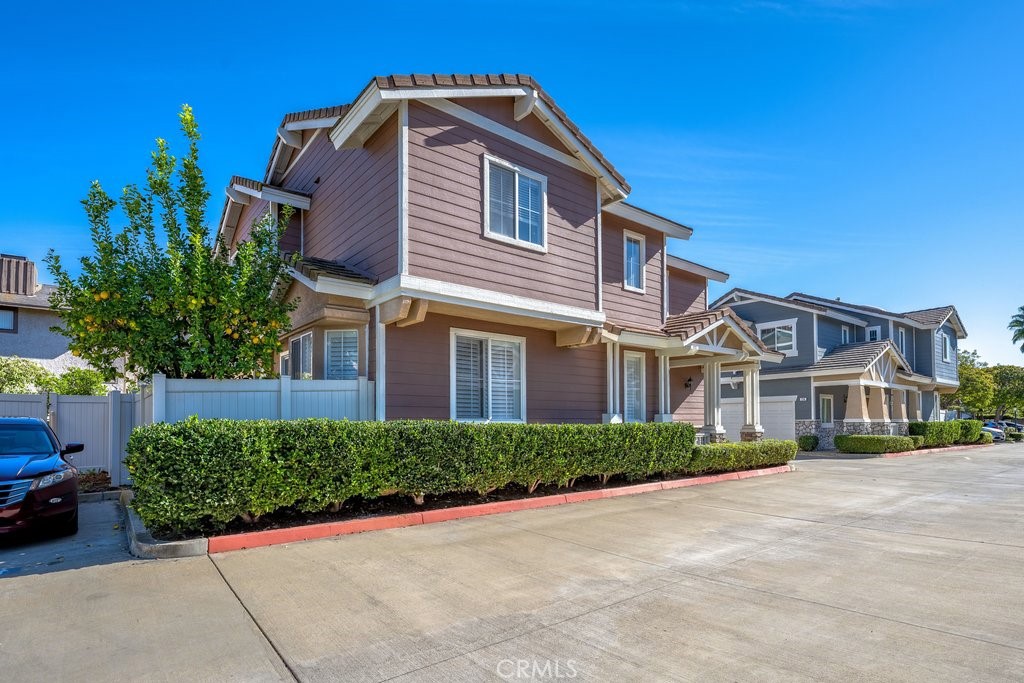 108 Peppertree Lane Monrovia, CA 91016 - Photo 3 of 29