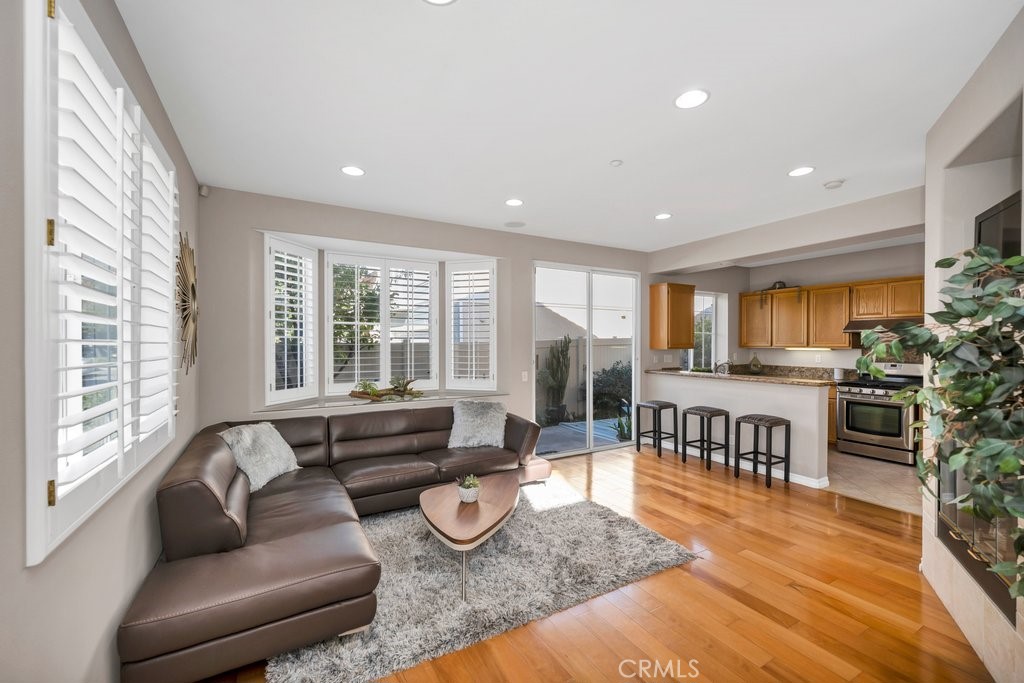 108 Peppertree Lane Monrovia, CA 91016 - Photo 4 of 29