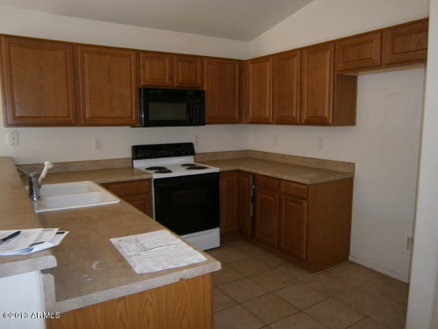 1307 West Vineyard Road Phoenix, AZ 85041 - Photo 2 of 30 Kitchen