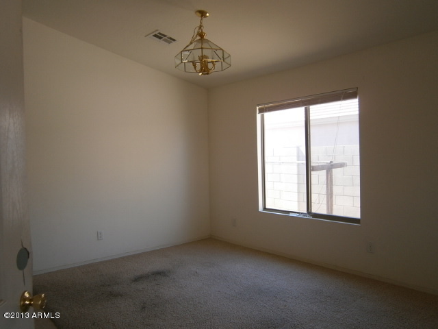 1307 West Vineyard Road Phoenix, AZ 85041 - Photo 5 of 30 Dining Area