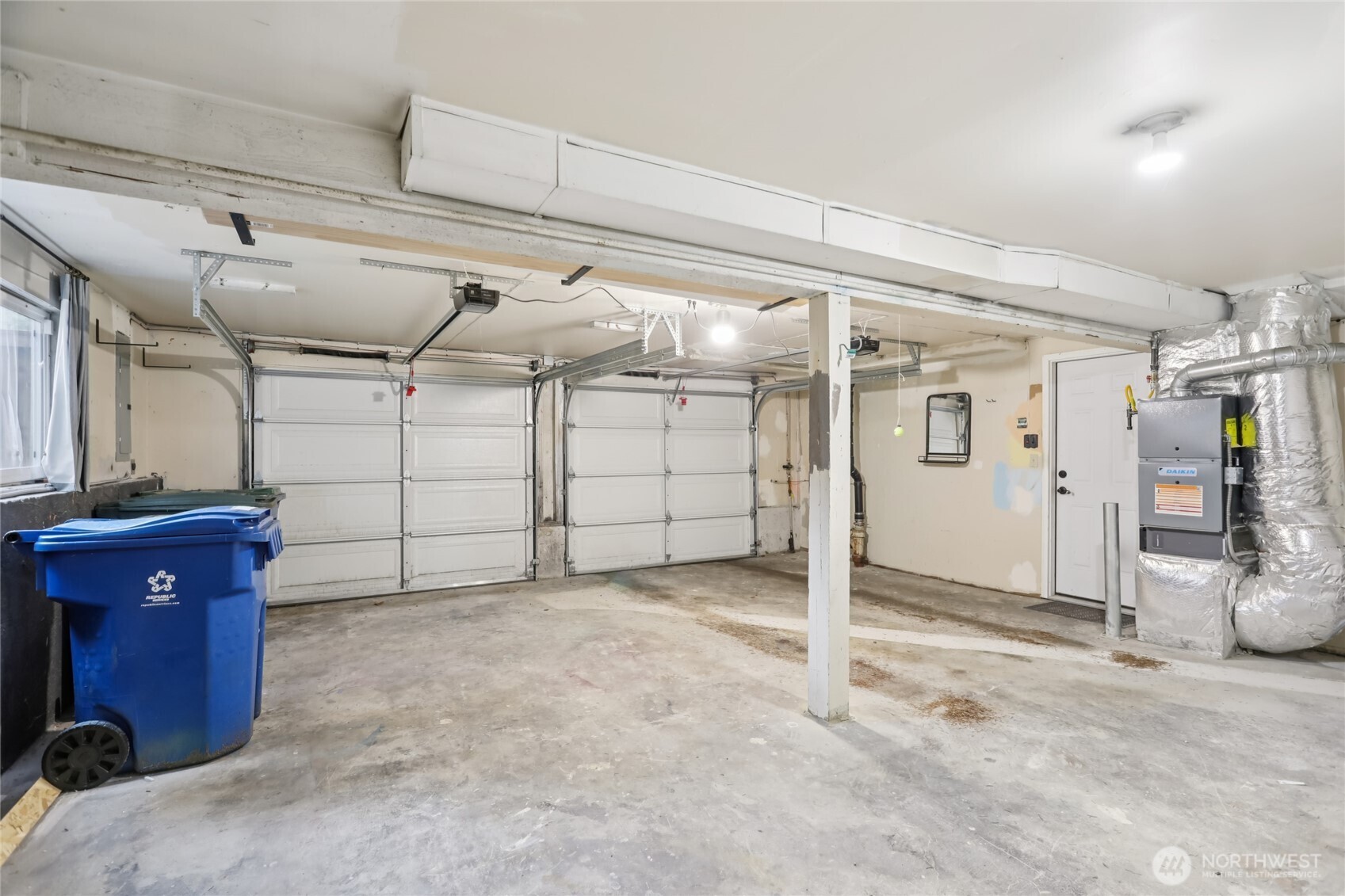 9512 235th Place Southwest Edmonds, WA 98020 - Photo 27 of 37 a view of a garage