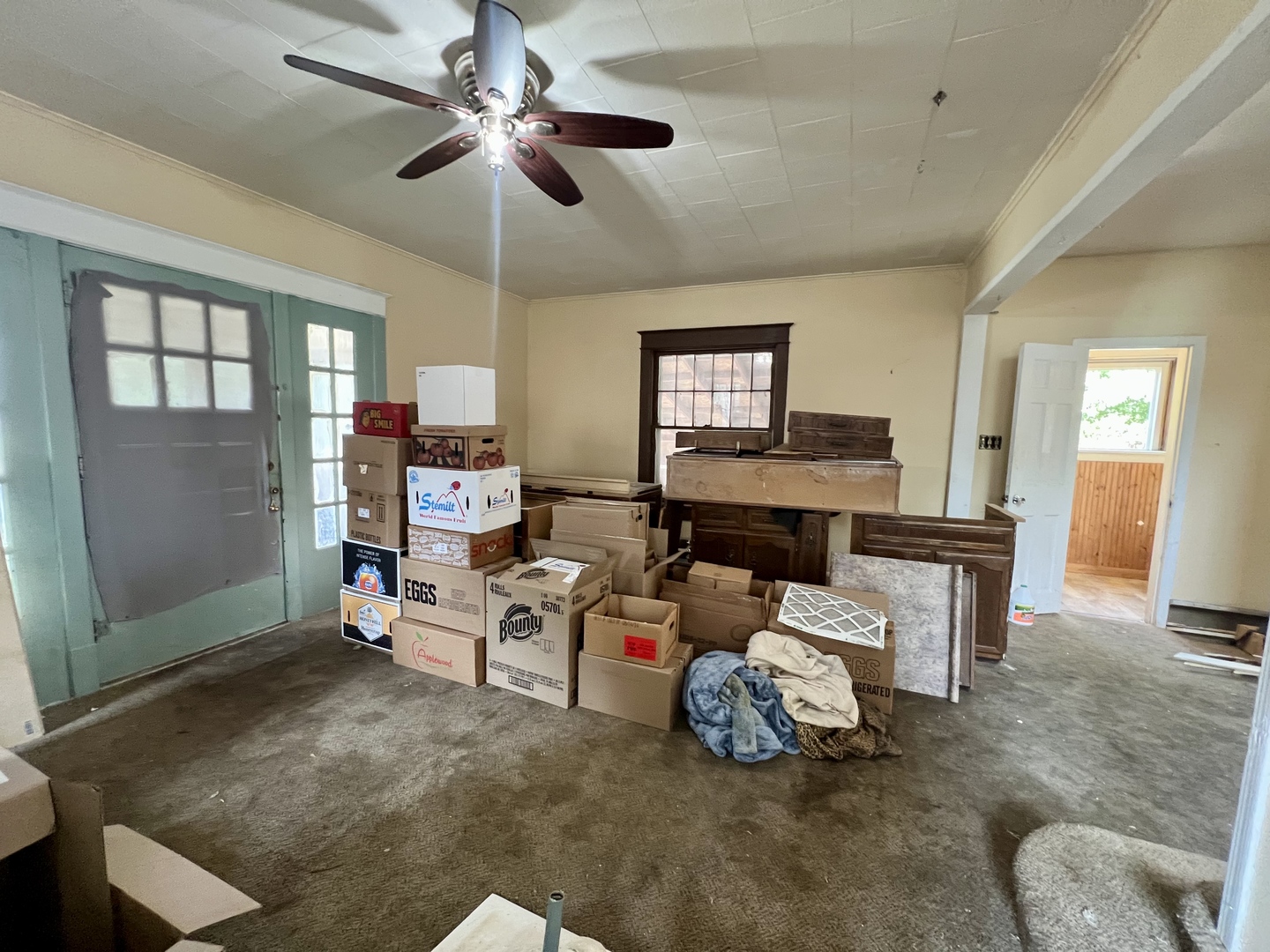 212 Vine Street Villa Grove, IL 61956 - Photo 7 of 36 a room with furniture