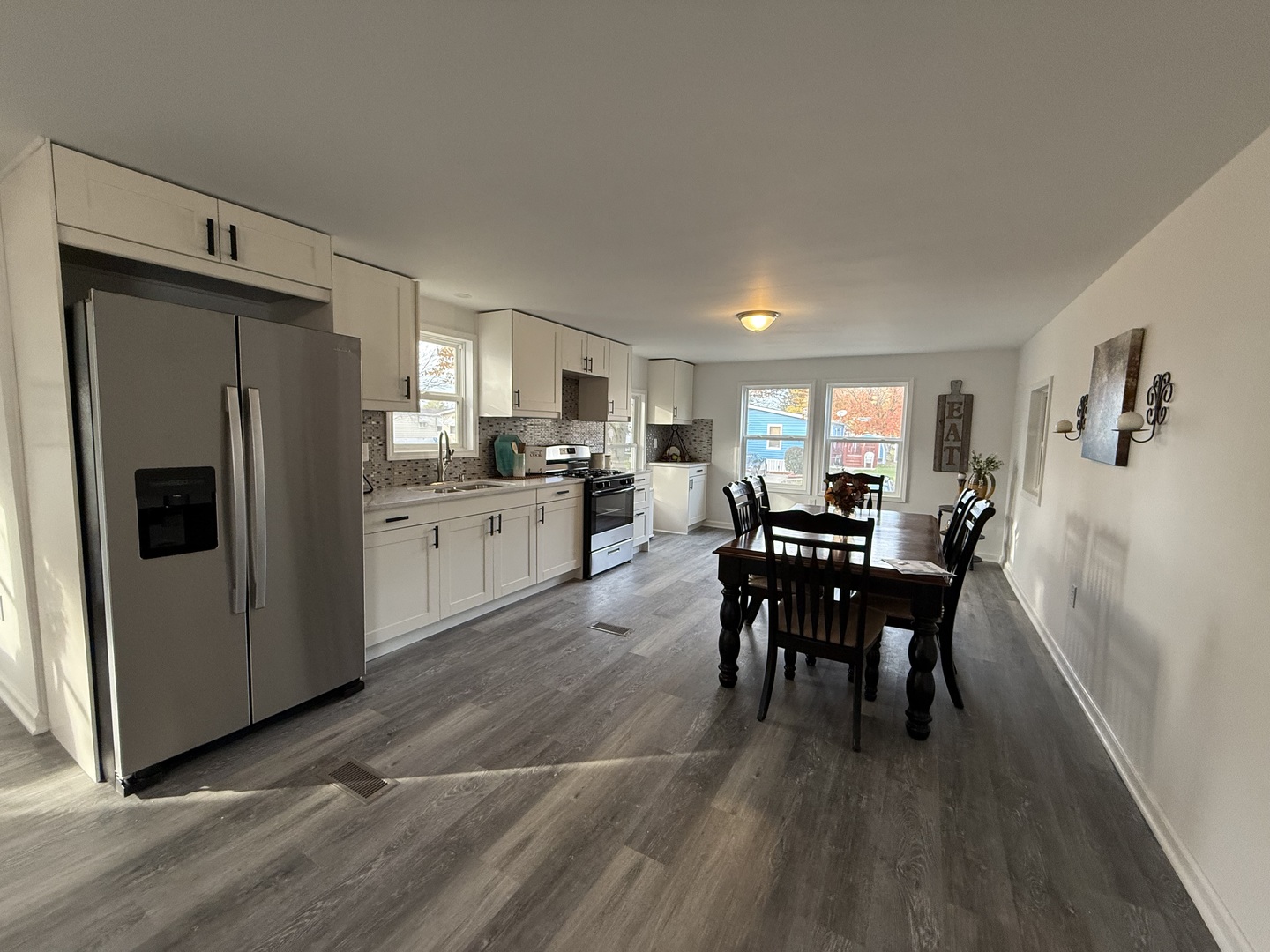 66 Candlegate Circle Matteson, IL 60443 - Photo 19 of 21 a kitchen with a dining table chairs appliances and cabinets