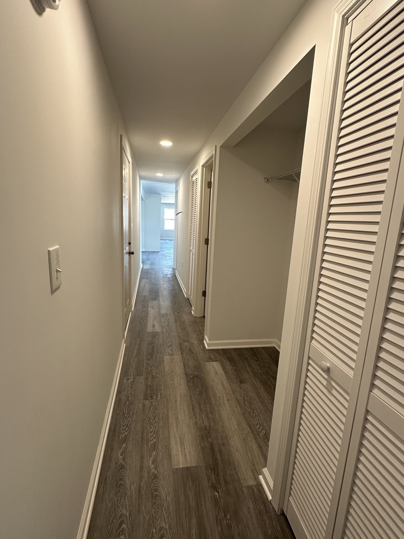 66 Candlegate Circle Matteson, IL 60443 - Photo 6 of 21 a view of a hallway