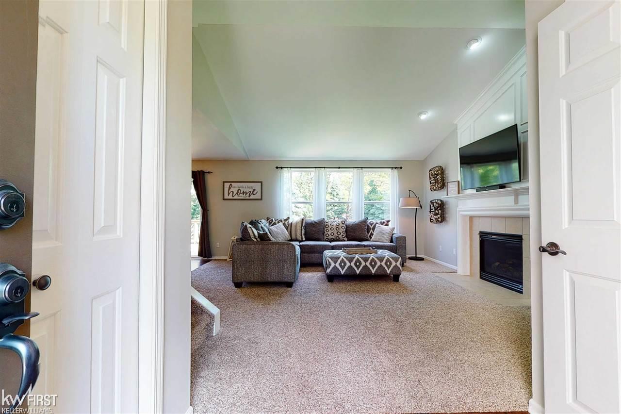 447 Otter Run Road Holly, MI 48442 - Photo 4 of 55 50014329-3.JPG