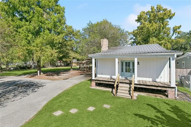 $260,000 | 2600 Farmsite Road, Violet, LA 70092