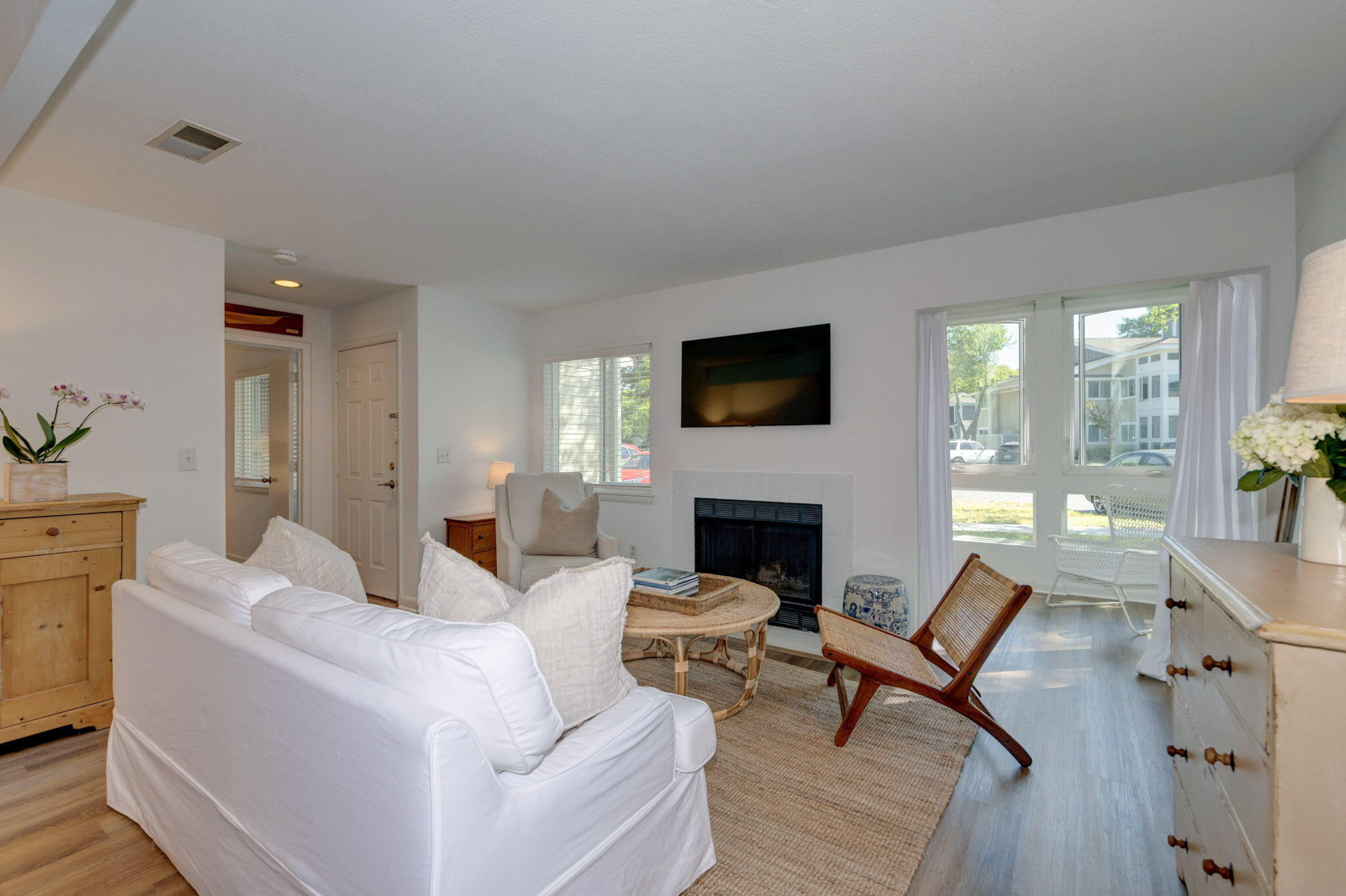 272 Alexandra Drive, Unit 1 Mount Pleasant, SC 29464 - Photo 6 of 30 14-DSC_6457_58_59_60_61