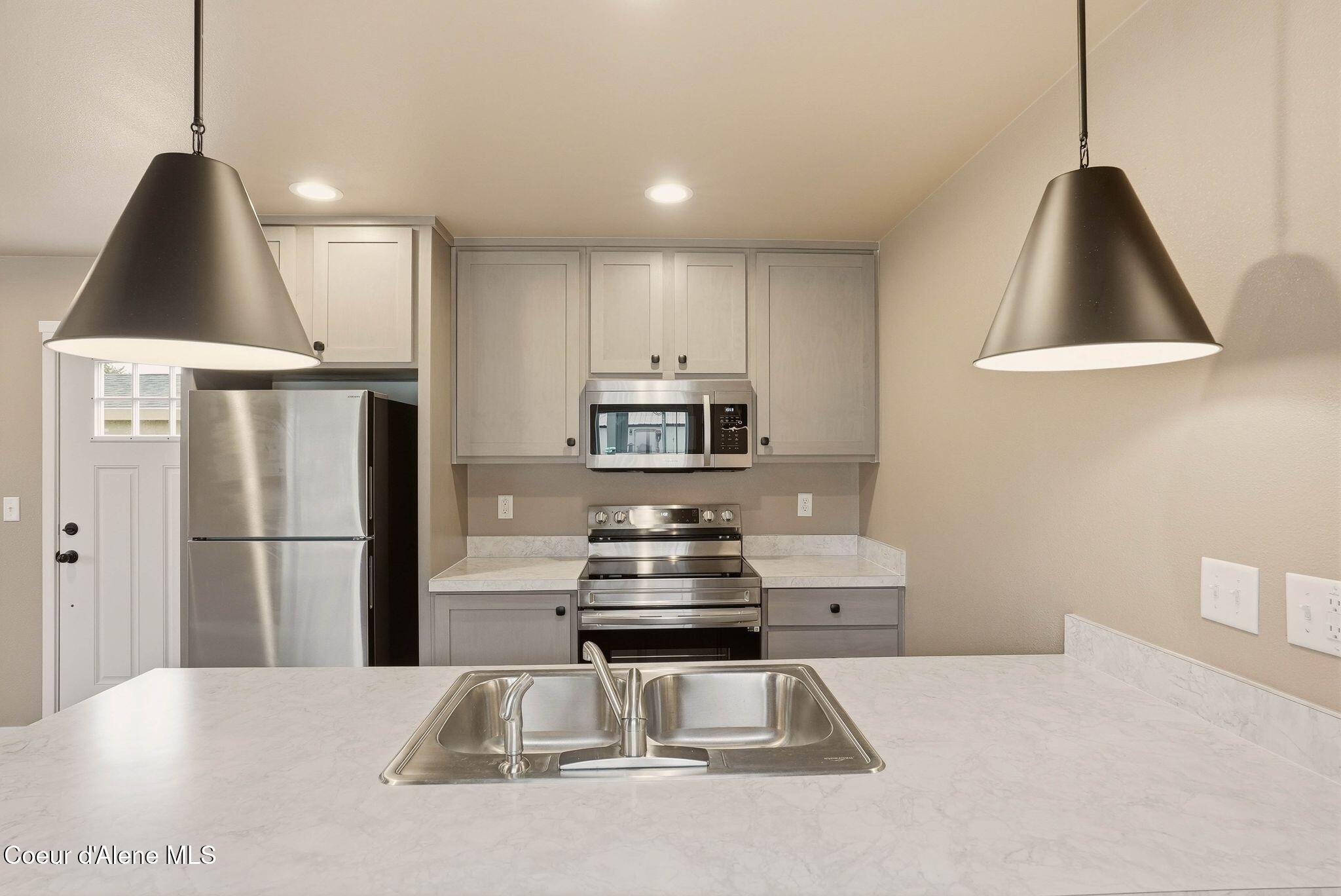 11776 Hauser Lake Road, Unit SPC 15 Hauser, ID 83854 - Photo 6 of 20 Inside-Media- N Hauser-12