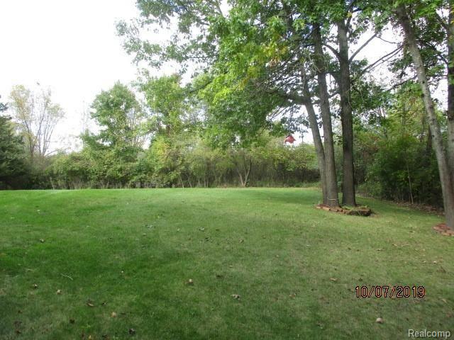 11080 Tipsico Lake Road Fenton, MI 48430 - Photo 13 of 41 IMG_3947.JPG