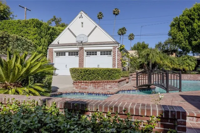 $2,449,000 | 1640 Ard Eevin Avenue, Glendale, CA 91202