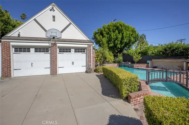 $2,449,000 | 1640 Ard Eevin Avenue, Glendale, CA 91202