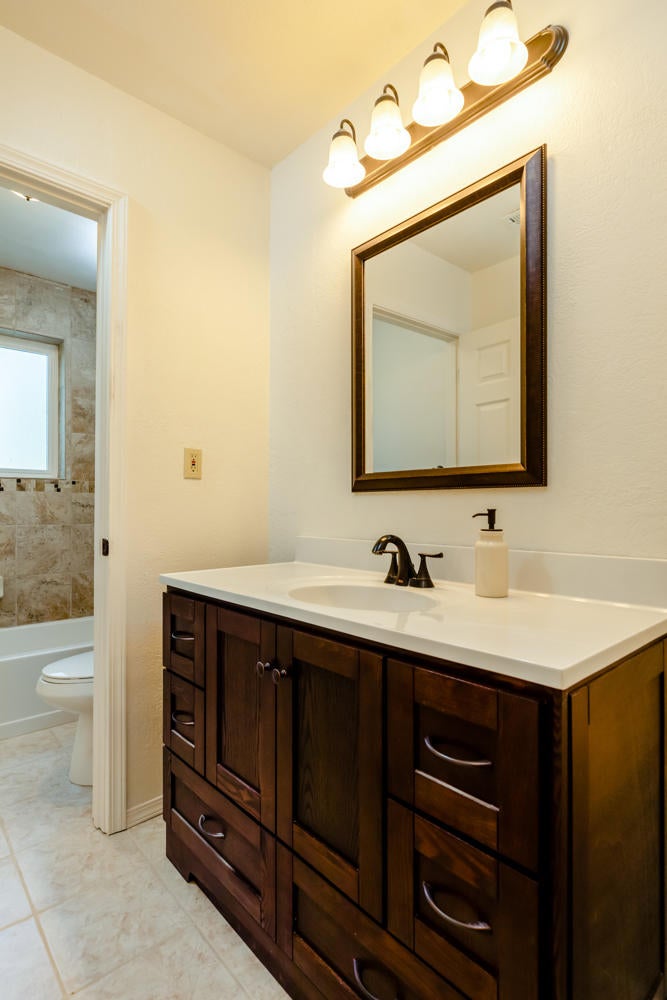8906 Rockinghorse Lane Klamath Falls, OR 97603 - Photo 30 of 32 Downstairs Bathroom