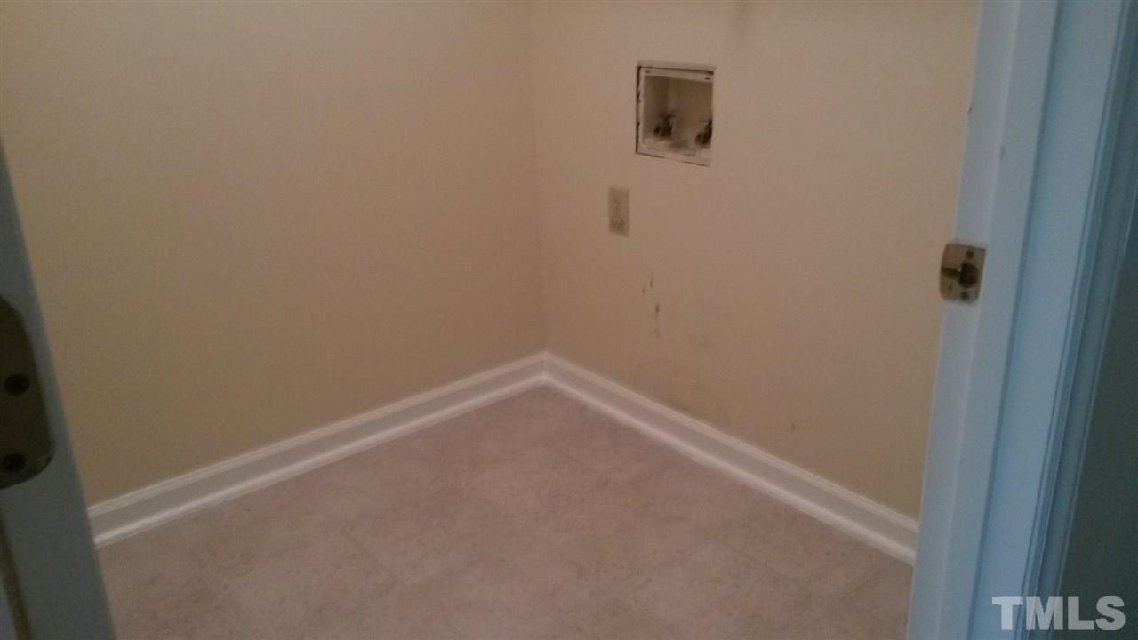6621 English Ivy Lane Raleigh, NC 27615 - Photo 13 of 17 a room that has a window in it