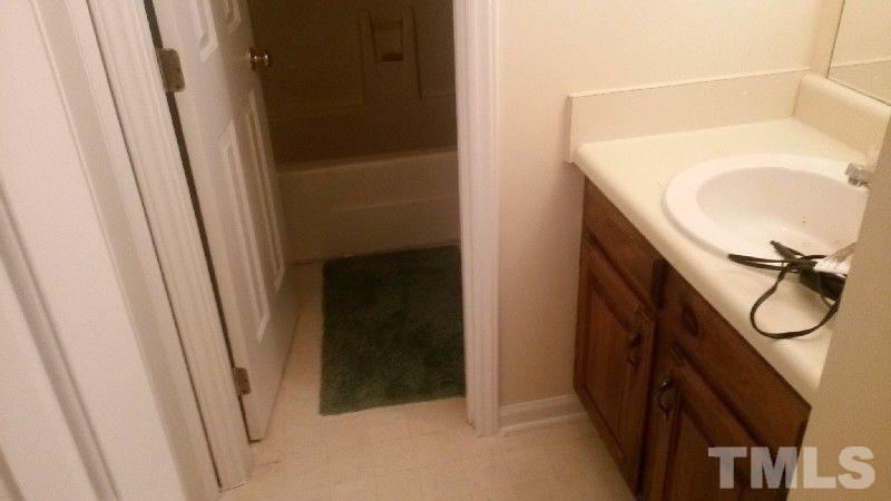 6621 English Ivy Lane Raleigh, NC 27615 - Photo 4 of 17 a bathroom with a shower
