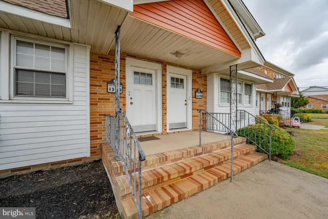 a view of house with street