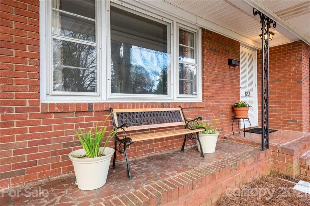 632 Scaleybark Road Charlotte, NC 28209 - Photo 4 of 36