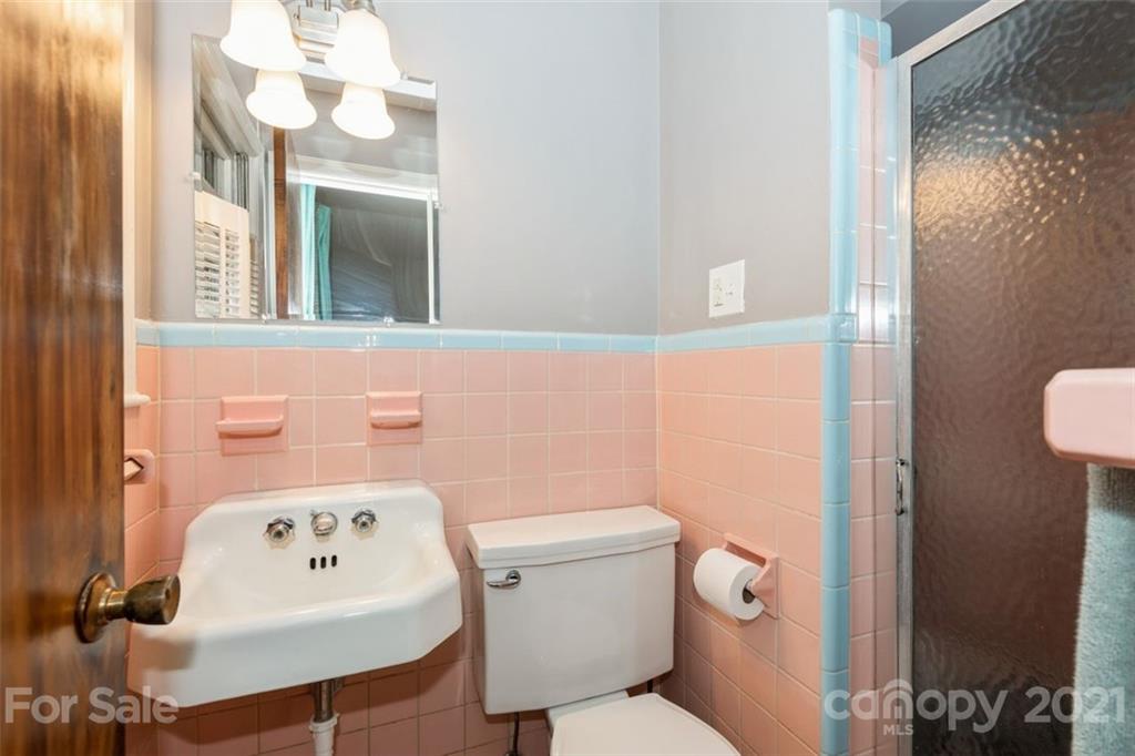 632 Scaleybark Road Charlotte, NC 28209 - Photo 34 of 36 a bathroom with a sink toilet and mirror