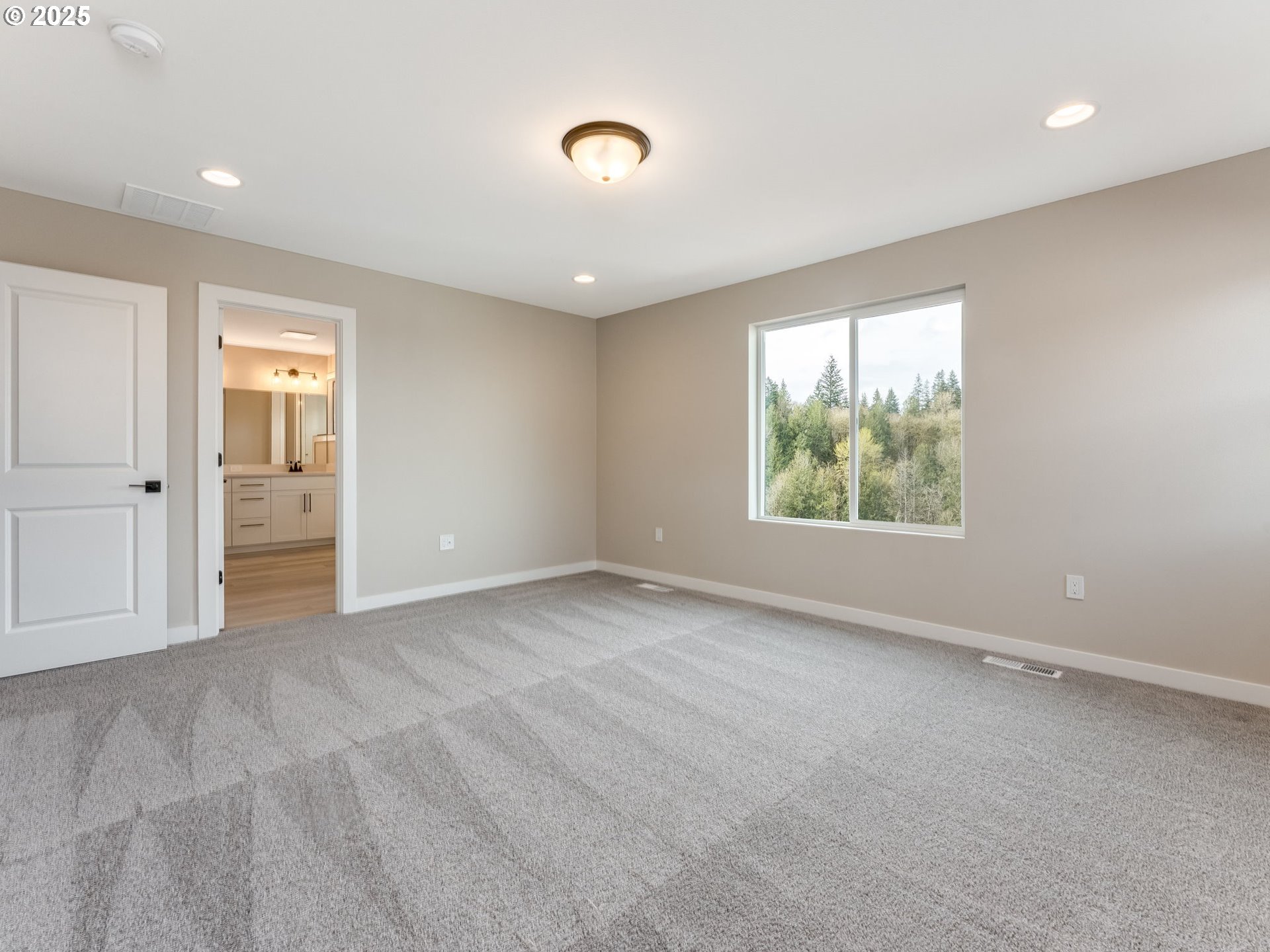 2041 Northeast Ridge Run Lane Estacada, OR 97023 - Photo 31 of 40 Owner's Suite Bedroom
