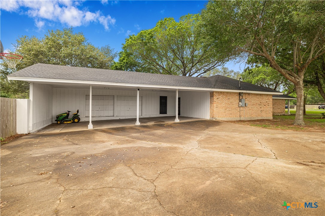 602 Bingham Road Victoria, TX 77904 - Photo 17 of 48