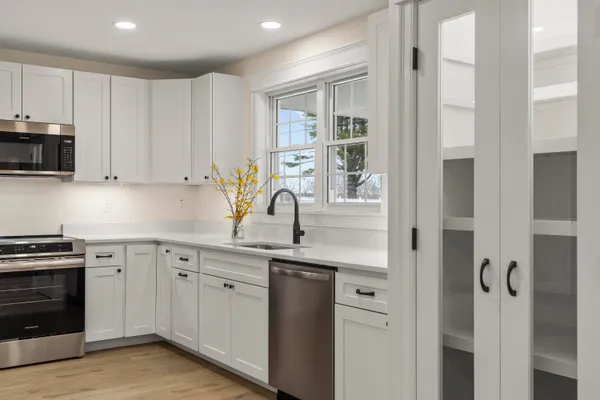 $929,000 | 29 Pleasant Street, Newcastle, ME 04553