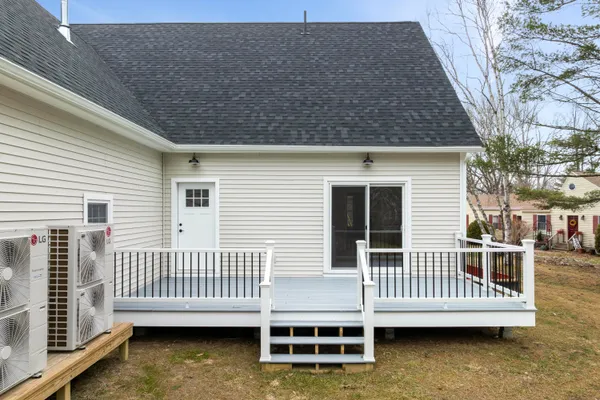 $929,000 | 29 Pleasant Street, Newcastle, ME 04553