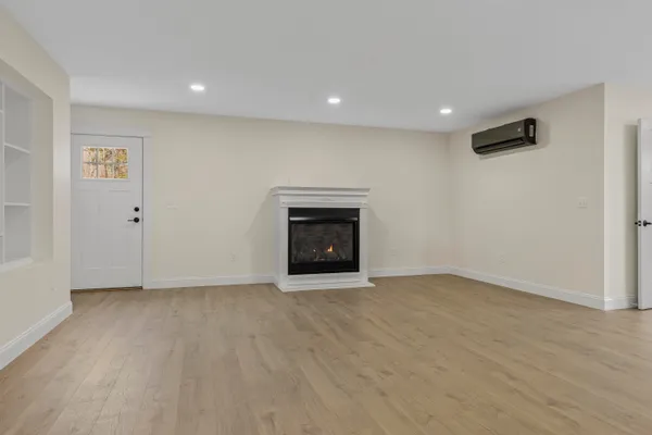 $929,000 | 29 Pleasant Street, Newcastle, ME 04553