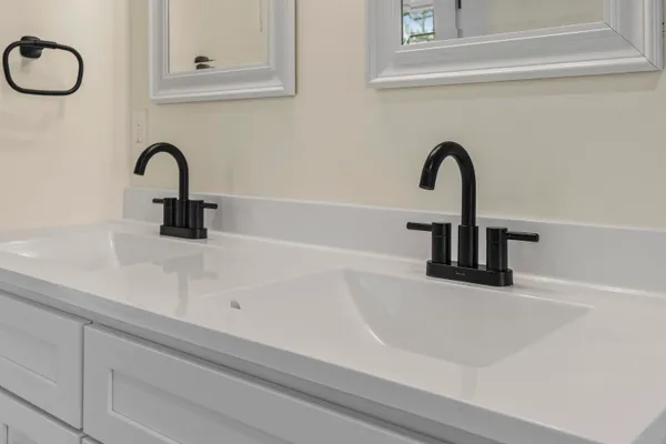 $929,000 | 29 Pleasant Street, Newcastle, ME 04553