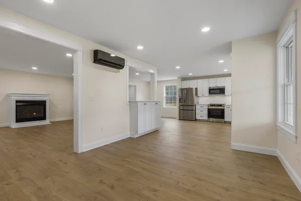 $929,000 | 29 Pleasant Street, Newcastle, ME 04553