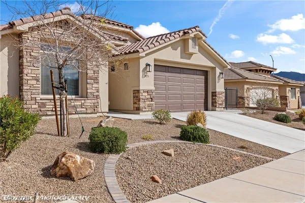 $395,000 | 921 Shadow Hawk Ridge, Mesquite, NV 89027