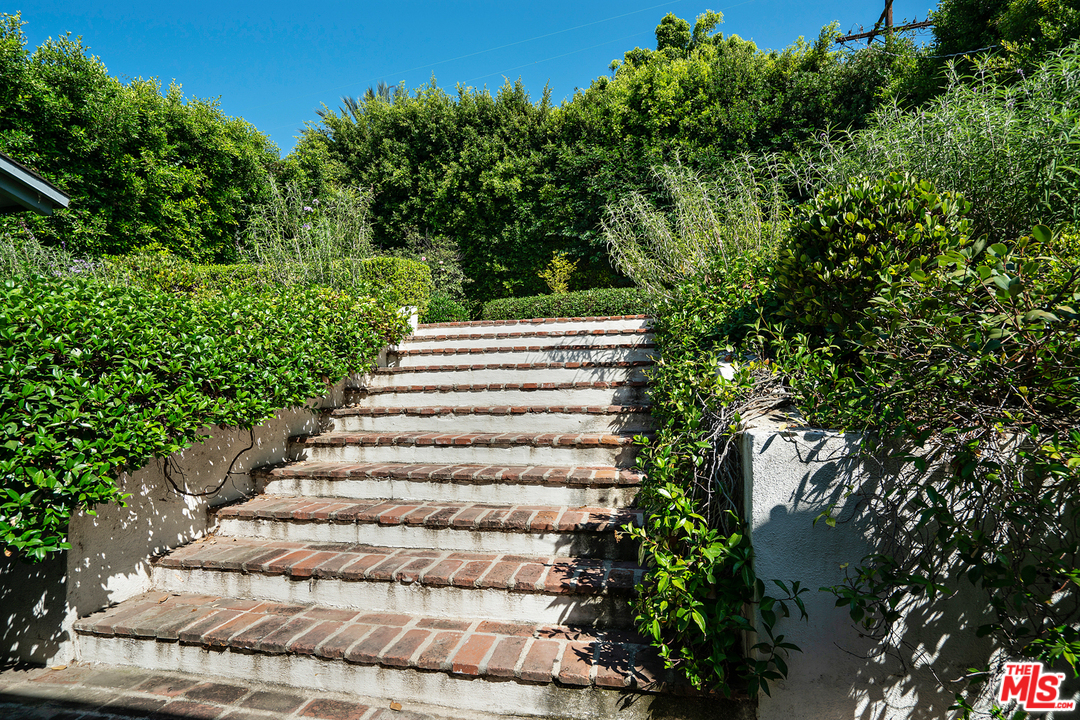 9601 Bolton Road Los Angeles, CA 90034 - Photo 22 of 33