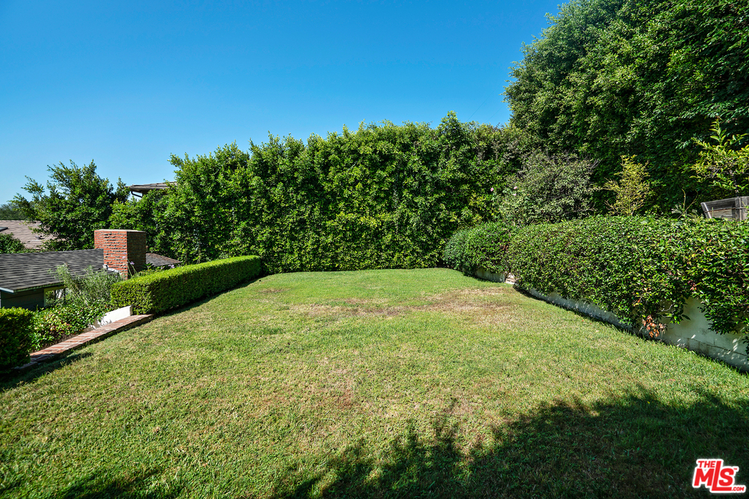 9601 Bolton Road Los Angeles, CA 90034 - Photo 24 of 33 a view of a yard with a tree