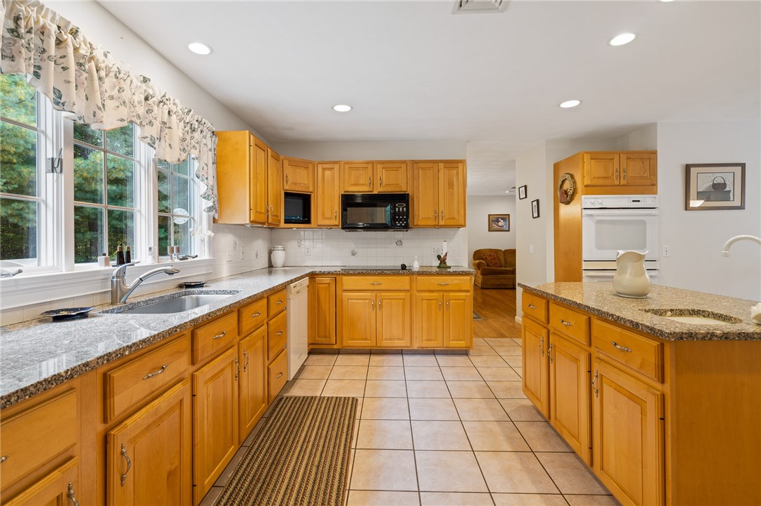 114 Burnt Hill Road Scituate, RI 02831 - Photo 7 of 39