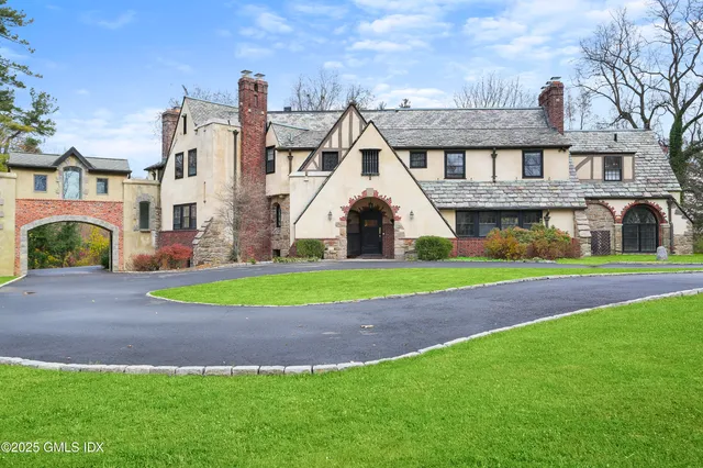 $6,500,000 | 21 Calhoun Drive, Greenwich, CT 06831