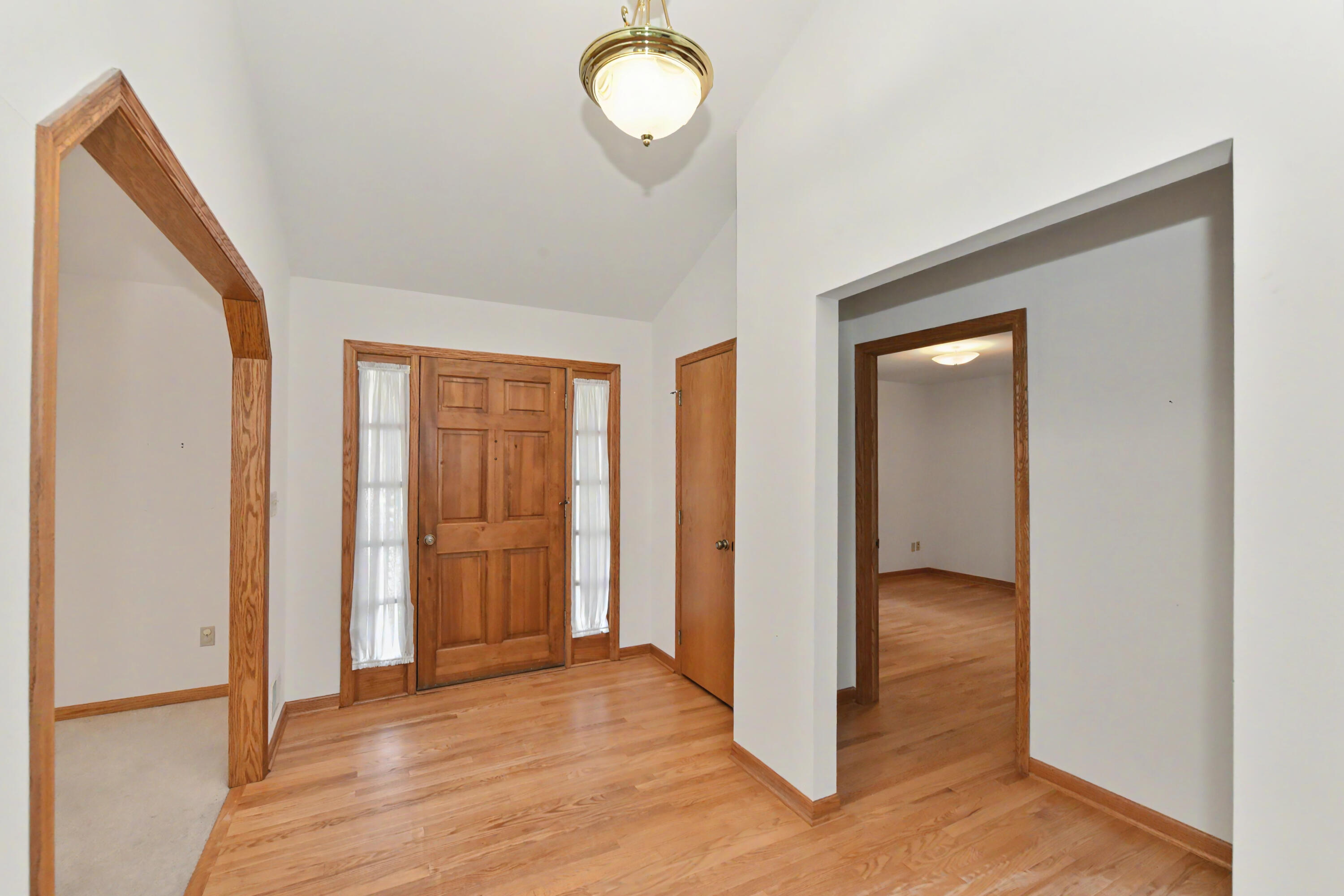 N22W26761 Shooting Star Road Pewaukee, WI 53072 - Photo 4 of 47 DSC_8200