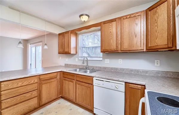 $179,900 | 1001 Cool Valley Drive, Unit A, Belleville, IL 62220