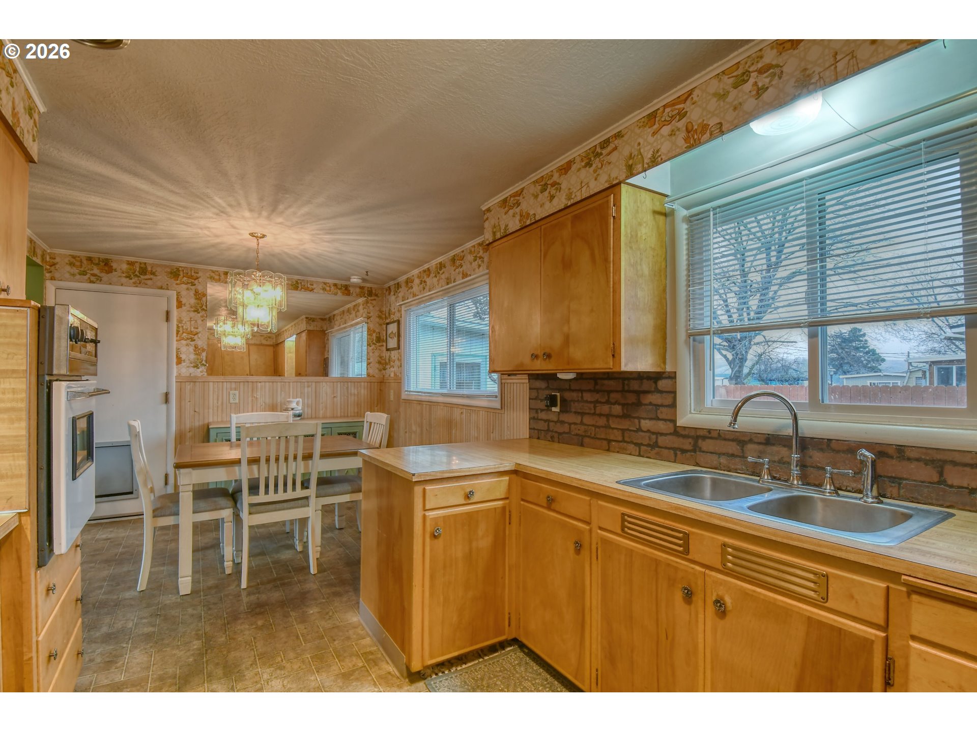 321 Northeast 42nd Street Pendleton, OR 97801 - Photo 11 of 43