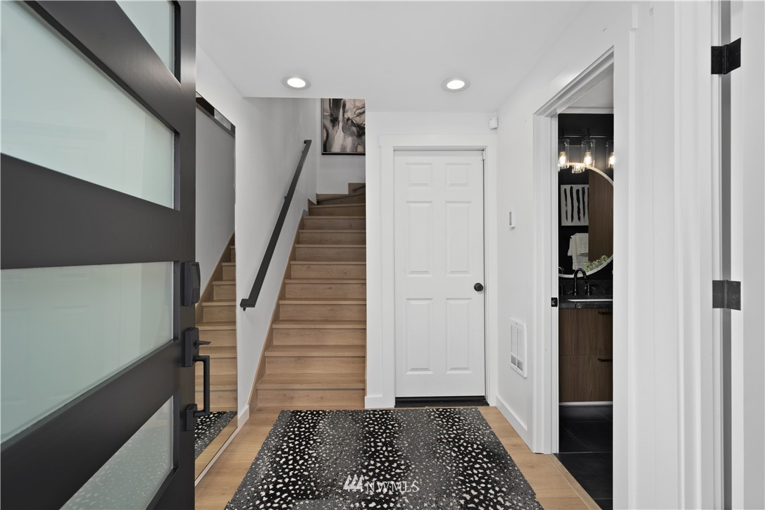 1222 East Fir Street, Unit A Seattle, WA 98122 - Photo 4 of 38