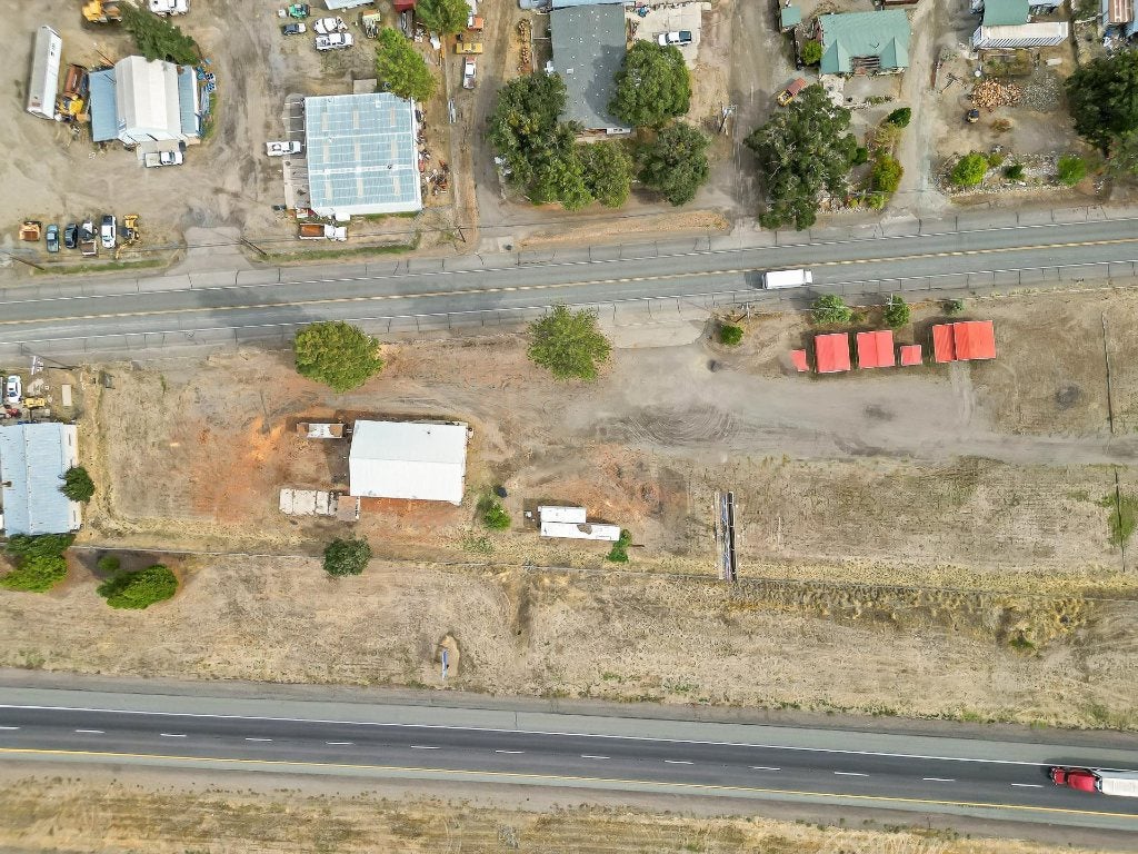 2821 Fairlane Road Yreka, CA 96097 - Photo 14 of 22 Gallery Image 14