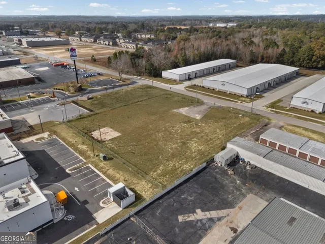 an aerial view of a tennis ground