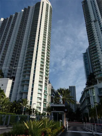 $3,100 | 90 Southwest 3rd Street, Unit 1110, Miami, FL 33130